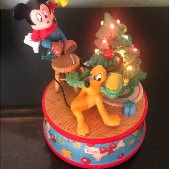 Tree Topplin' Mickey By Enesco Plays Deck The Halls Tree Blinks Moves A Little - Picture 4 of 8